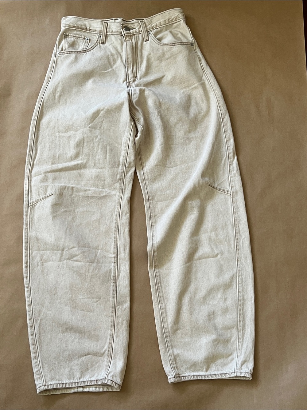 Levi's High-Rise Cinch Barrel Jeans in Light Cream
